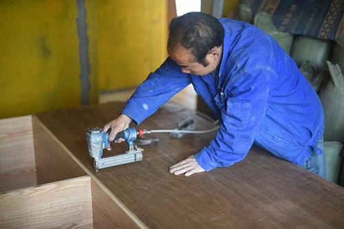 衣柜板材用多层板还是生态板,衣柜用颗粒板好还是实木板好