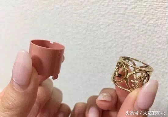 快用完的口红不要扔,口红要用完了不要慌