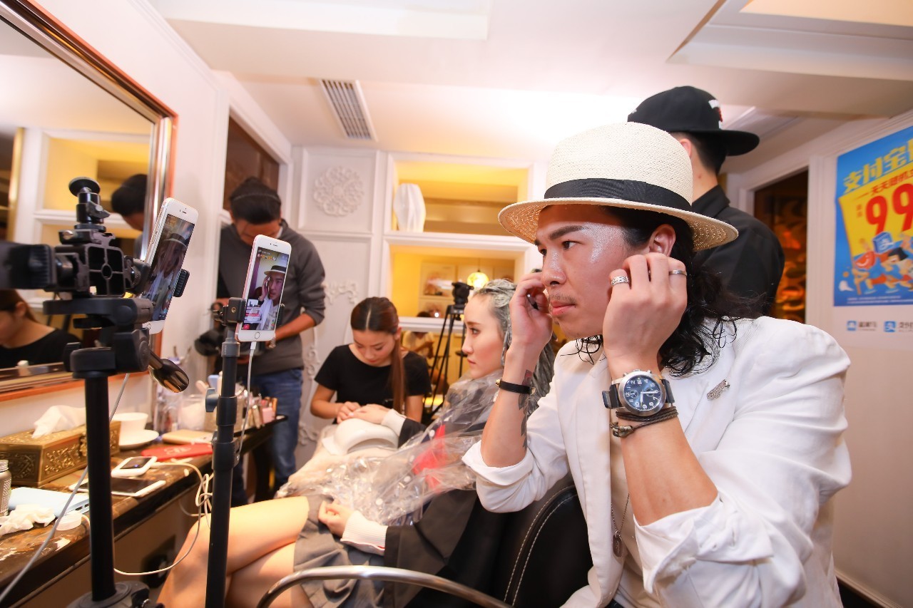 涓戒汉琛屼笟鐩存挱,涓戒汉琛屼笟鐩存挱棰勭儹