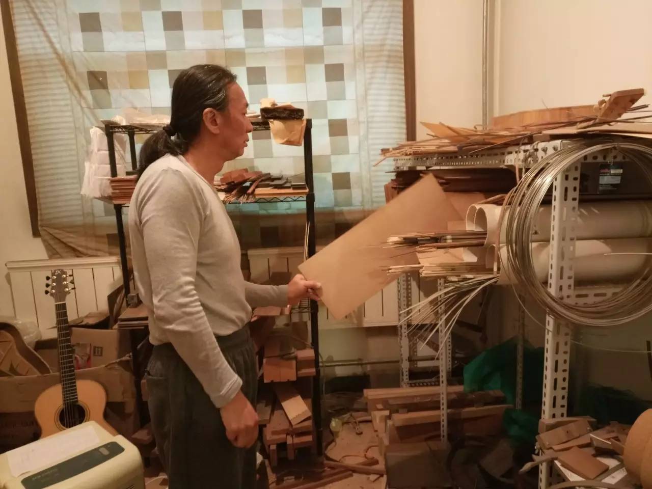 此地人|忘情指舞——大师级手工制琴师解小石