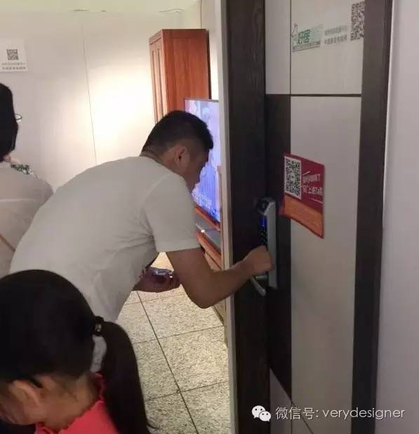 展览回顾“绿色人居智慧生活”主题展室内展区