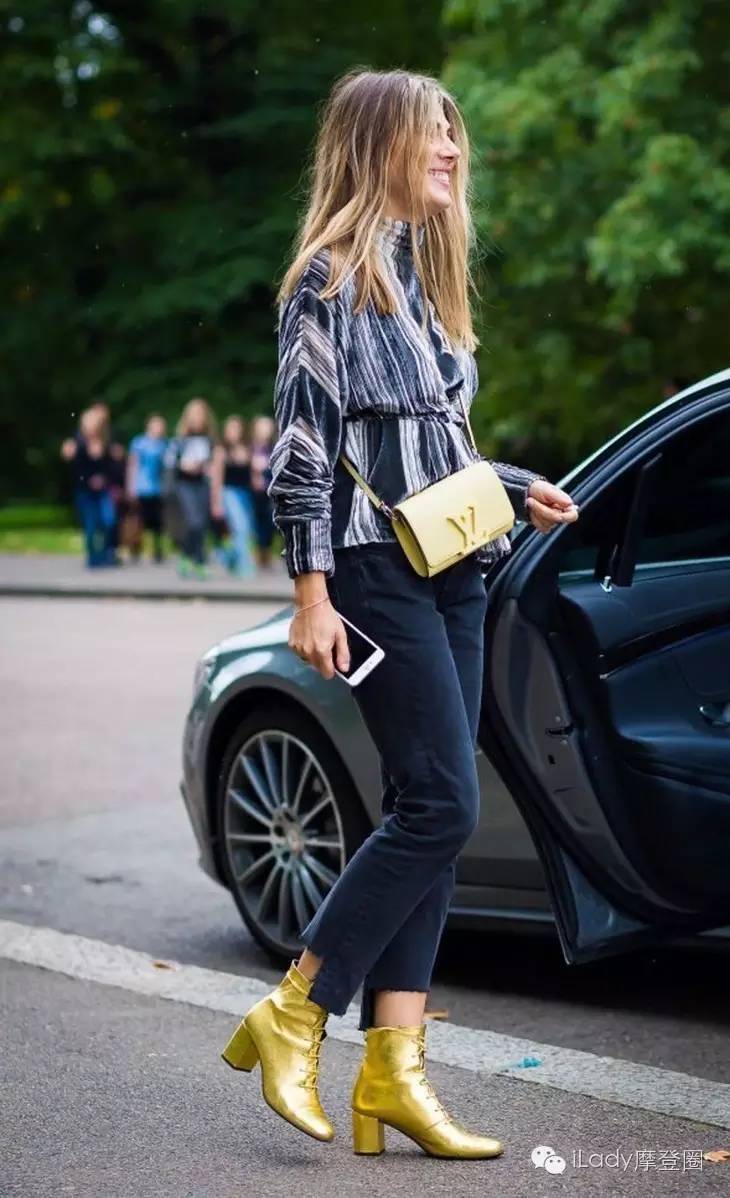 今年最火的短靴白色显瘦,2022最流行的鞋子百搭短靴