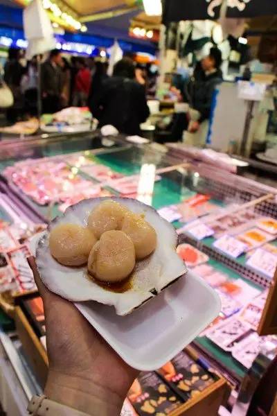 红叶堪比京都，温泉不输北海道的赏枫地，11-12月往返机票￥800+，不用担心人潮说走就走