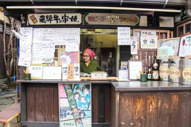 红叶堪比京都，温泉不输北海道的赏枫地，11-12月往返机票￥800+，不用担心人潮说走就走