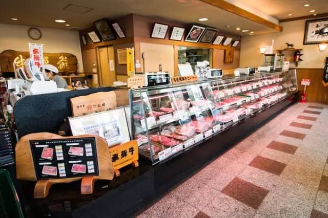 红叶堪比京都，温泉不输北海道的赏枫地，11-12月往返机票￥800+，不用担心人潮说走就走