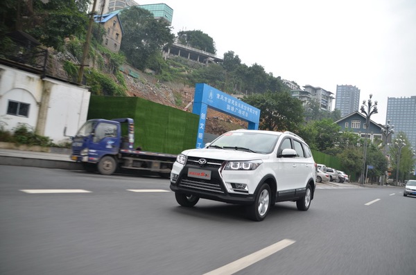 个大味儿还好试驾北汽幻速S3L