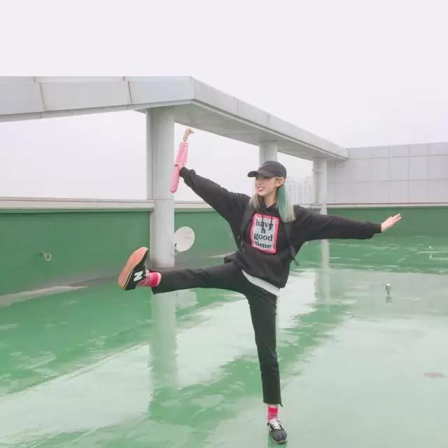 袜子要怎么搭配衣服,袜子正确搭配鞋子穿法