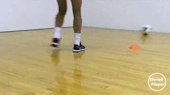 儿童在家练足球控球基本功,足球怎么控球才能又快又稳