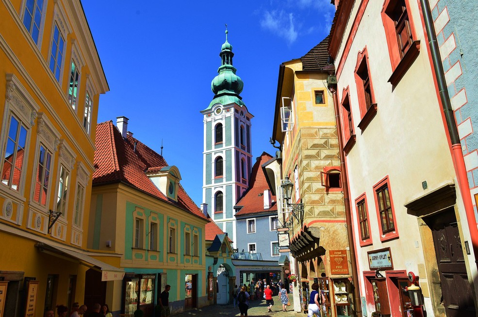 父母尚在苟且你却向往诗和远方,父母尚在苟且请不要炫耀