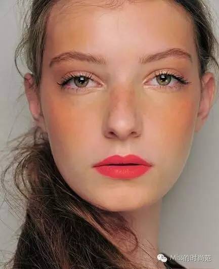 去雀斑素颜妆教程,流行的雀斑妆是什么妆