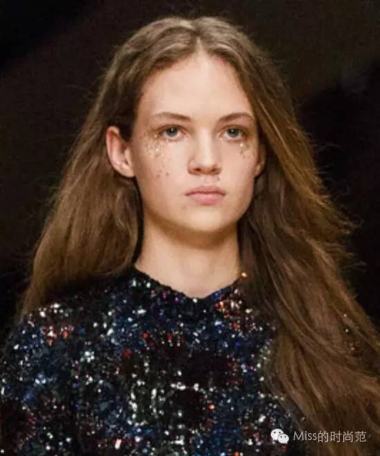 去雀斑素颜妆教程,流行的雀斑妆是什么妆