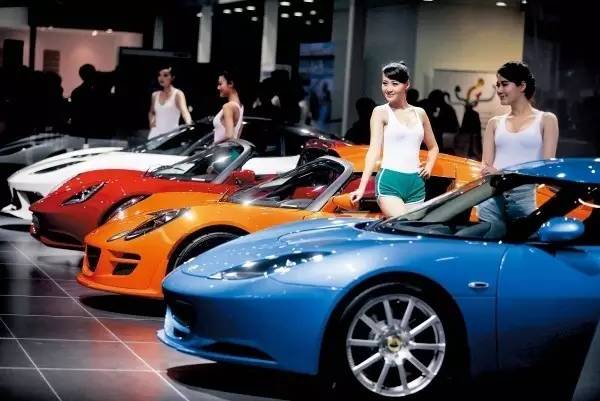 为什么买白色车的越来越多,红色车保值还是白色车保值