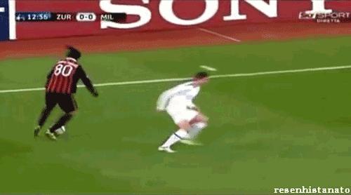 通过几个动作快速分辨业余足球场上的高手