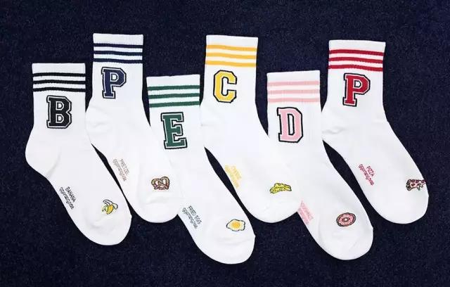 袜子要怎么搭配衣服,袜子正确搭配鞋子穿法