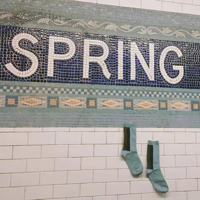 袜子要怎么搭配衣服,袜子正确搭配鞋子穿法