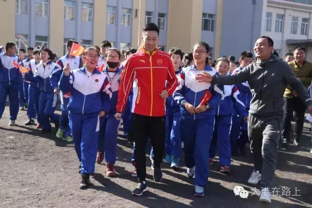 奥运会竞走冠军王镇回绥化五中都干了什么？