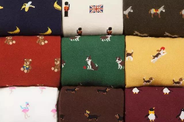 袜子要怎么搭配衣服,袜子正确搭配鞋子穿法