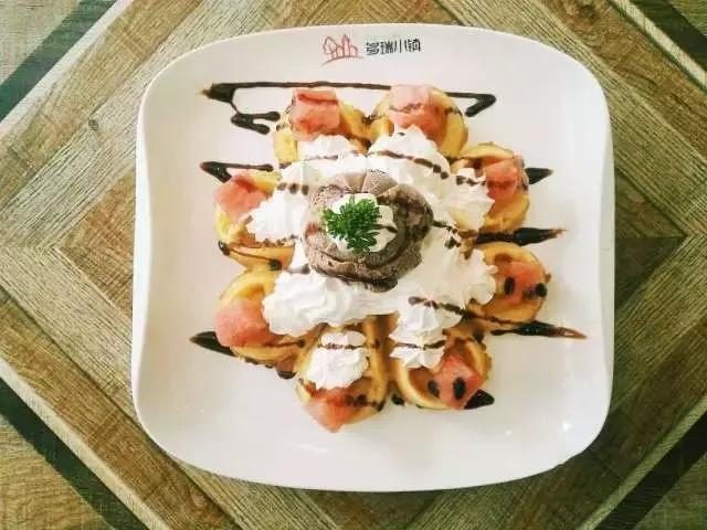 你在家吃泡面，我在多瑞小镇和狮子共进午餐。