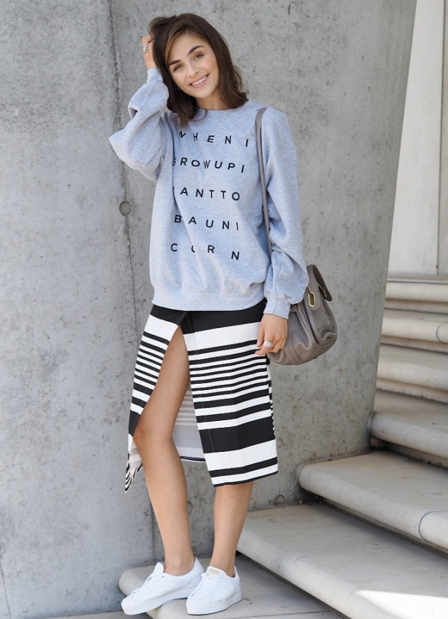 oversize款的衣服比正常码大吗,oversize的衣服