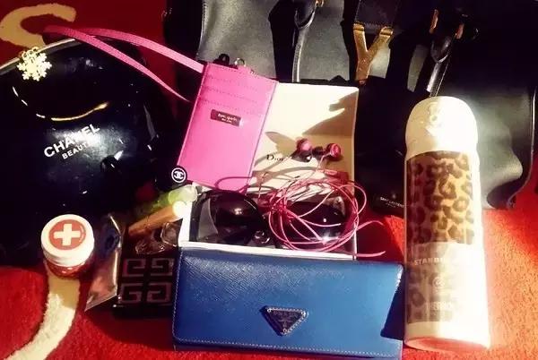 女神包包里必备款,女神包包里必备的精品