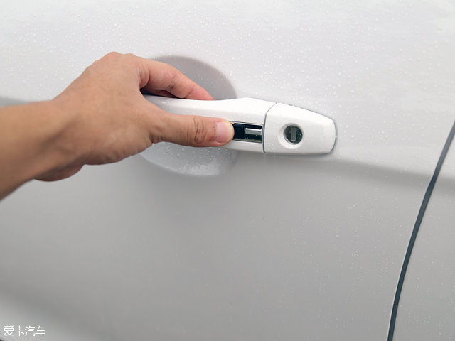 吉利帝豪2017款百万向上互联版,吉利帝豪百万款测试