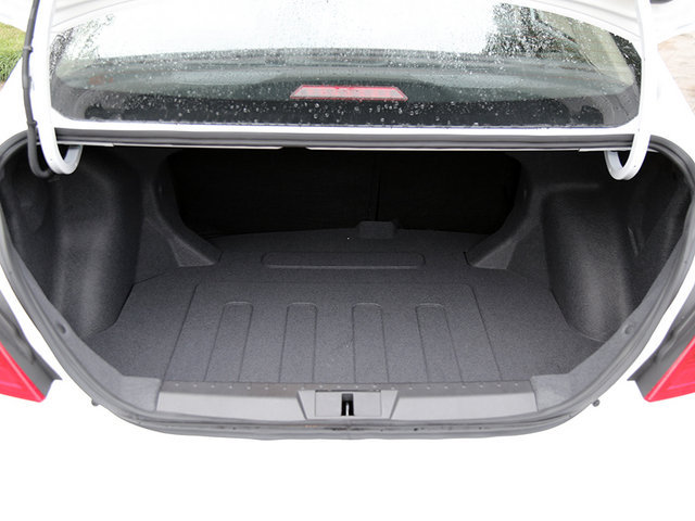 吉利帝豪2017款百万向上互联版,吉利帝豪百万款测试