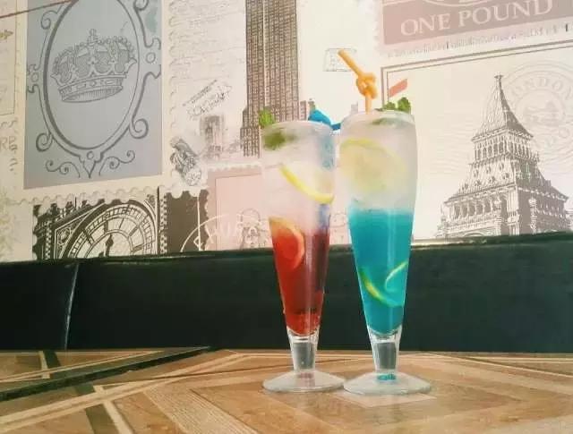 你在家吃泡面，我在多瑞小镇和狮子共进午餐。