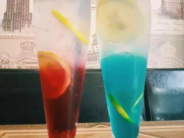 你在家吃泡面，我在多瑞小镇和狮子共进午餐。