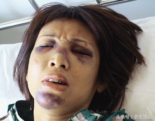 被拐来的疯女人吃了丈夫心室，被逼死后四个爷们去埋，却再没回来