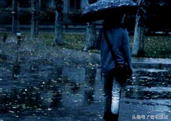 被拐来的疯女人吃了丈夫心室，被逼死后四个爷们去埋，却再没回来