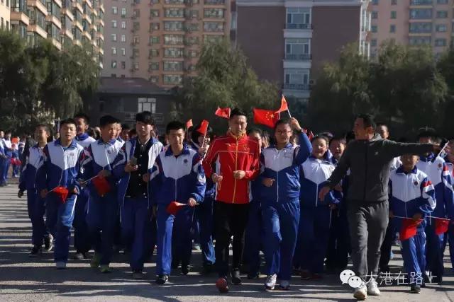 奥运会竞走冠军王镇回绥化五中都干了什么？