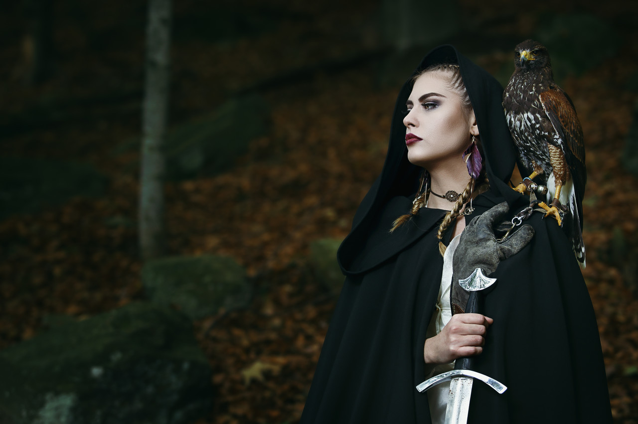 小说：他怀邪功，专挑女子下手，小伙一巴掌将他轰飞：敢动我的人