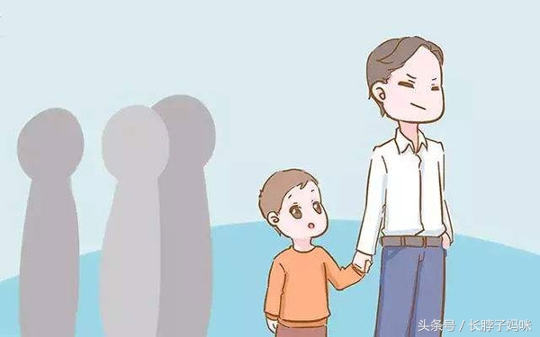 12岁孩子总黏妈妈怎么回事,九岁孩子脾气暴躁又很黏妈妈