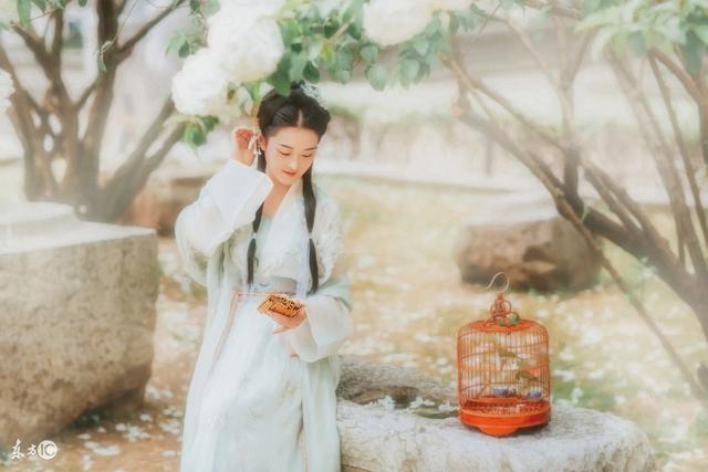 小说：野人少年下了山，小村姑直呼野人要吃她，全村联合围捕野人