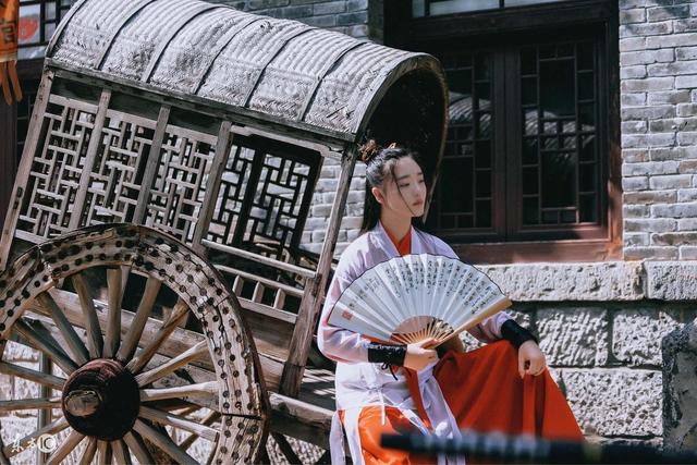 小说：她曾是首席特工，却因被暗算，重生到一瞎眼废物嫡女的身上