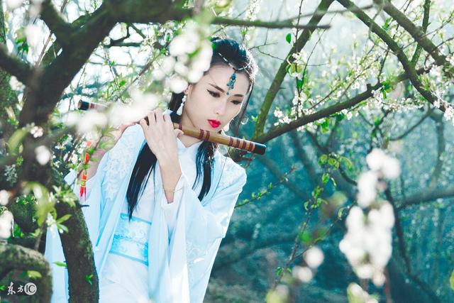 刚刚离婚女人就找到新欢,离婚女遇到已婚男的小说