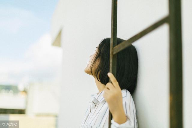 女儿被爸爸打五巴掌,女儿被父亲打18个耳光全集