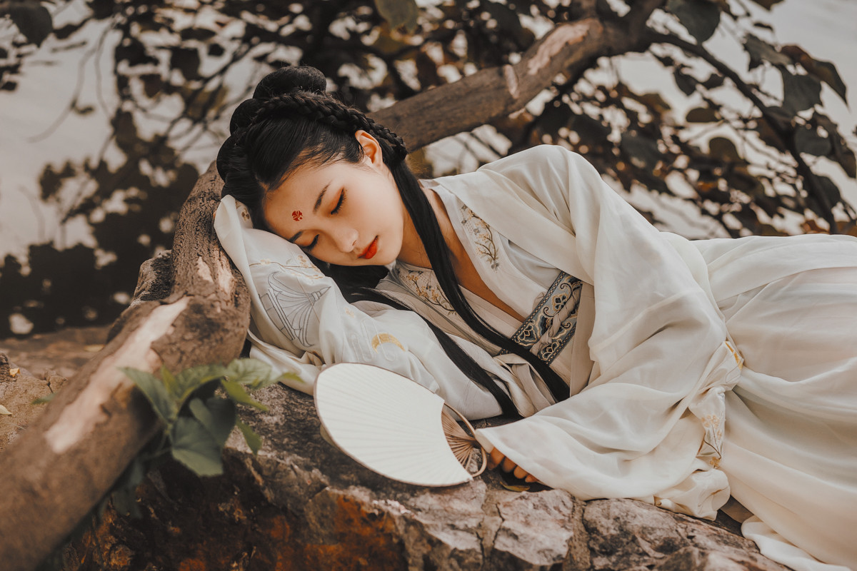 女人穿越到异世大陆的小说,女人穿越到男人世界的小说