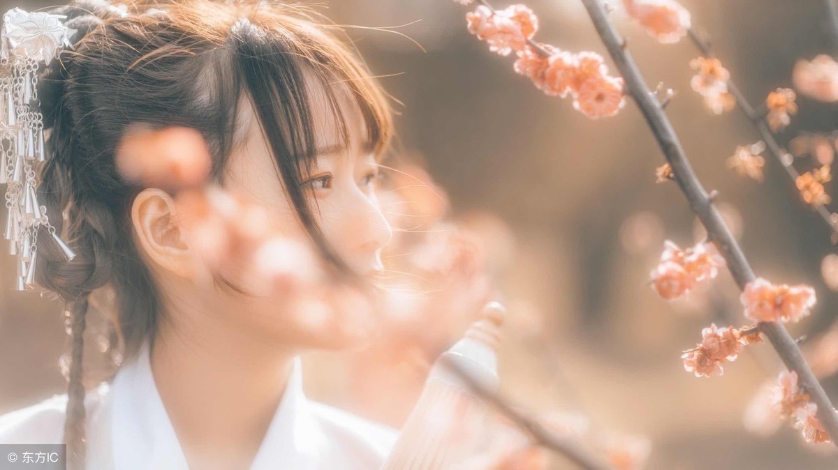 小说：她顺势嫁给王爷，成亲后王爷却不见她，她专心研究化妆品