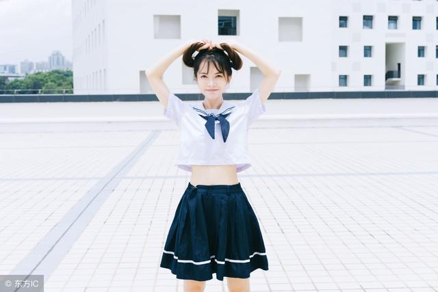 小说：架不住亲妈苦苦哀求，她同意陪客户吃饭，却不知被亲妈出卖