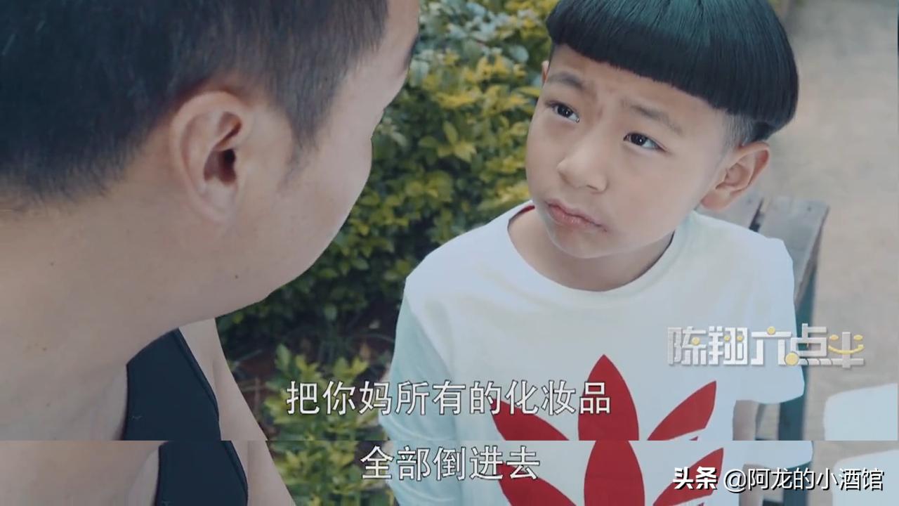 熊孩子扔灭火器差点扔到男子后续,熊孩子从高空扔灭火器