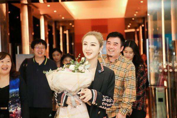 神奇的李佳琦：5分钟卖1.5万支口红，大败马云，连章子怡也心动
