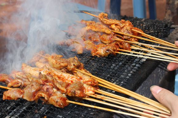 烧烤架美食,自己买个烧烤架做美味烧烤
