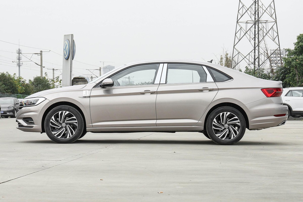 速腾b级车推荐15万以内,大众速腾豪华版空间