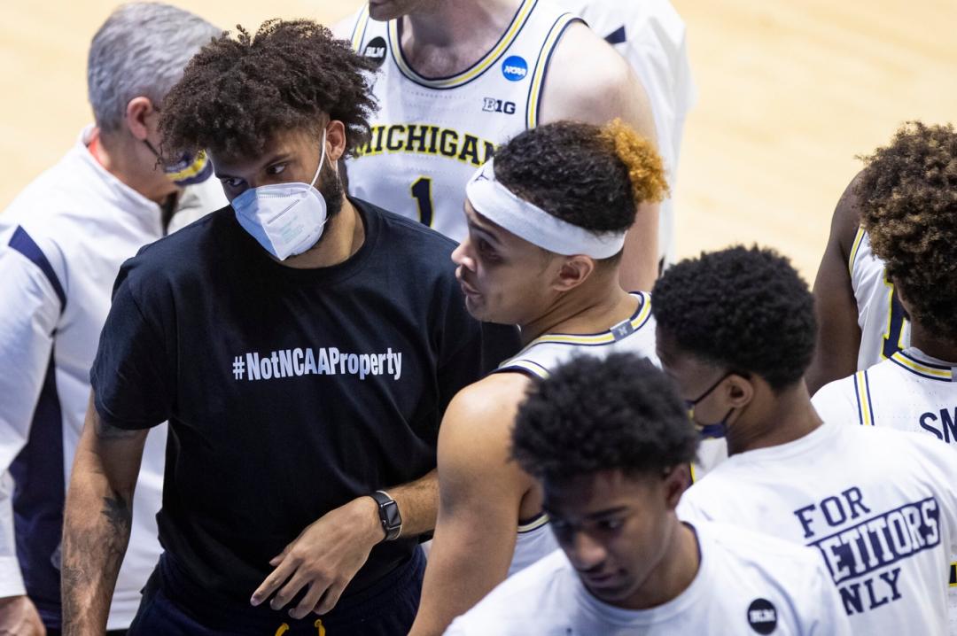 新青年！美国大学生运动员的百年“解放运动”