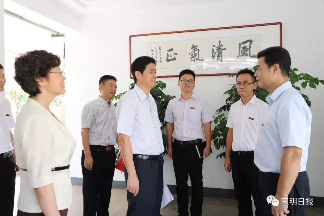 市区两级领导看望慰问广大教师,县领导看望慰问教师和教育工笔者
