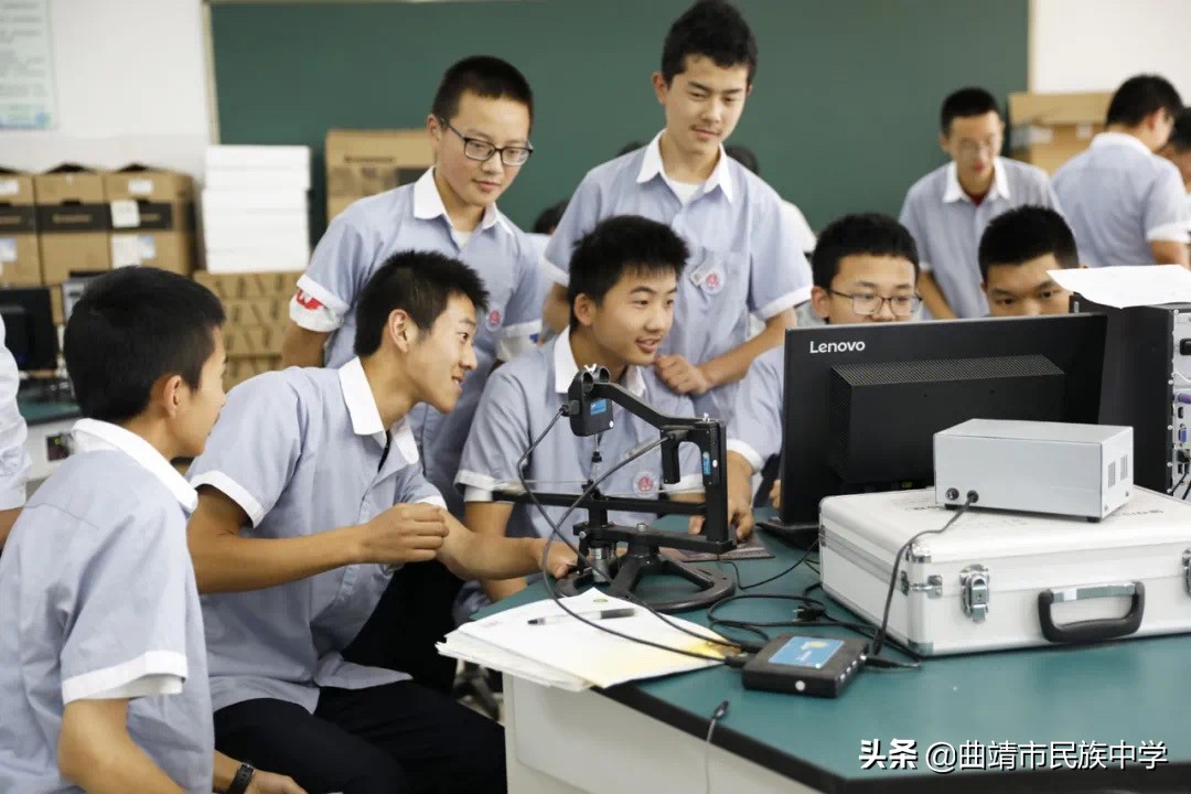 奋斗驱萧索不负少年时出自哪里,奋斗驱萧索不负少年时的出处