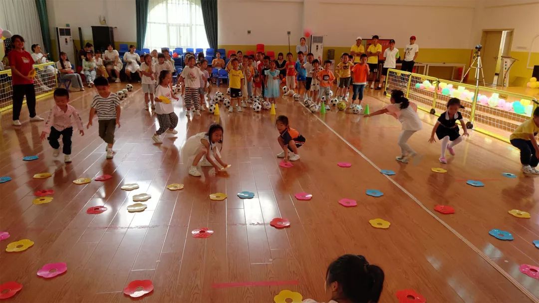 幼儿园足球特色课程简介,全国足球特色幼儿园足球课