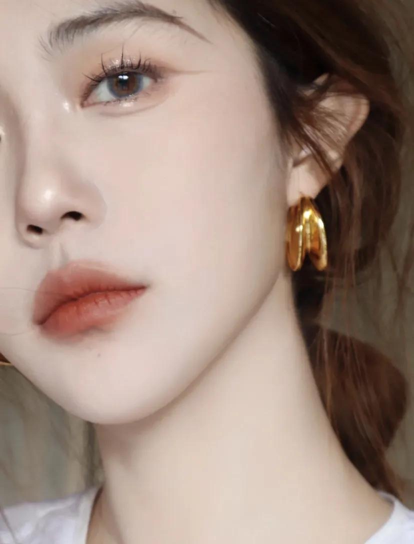 口红怎么选白皮的好用一点,韩系欧美口红都要怎么挑