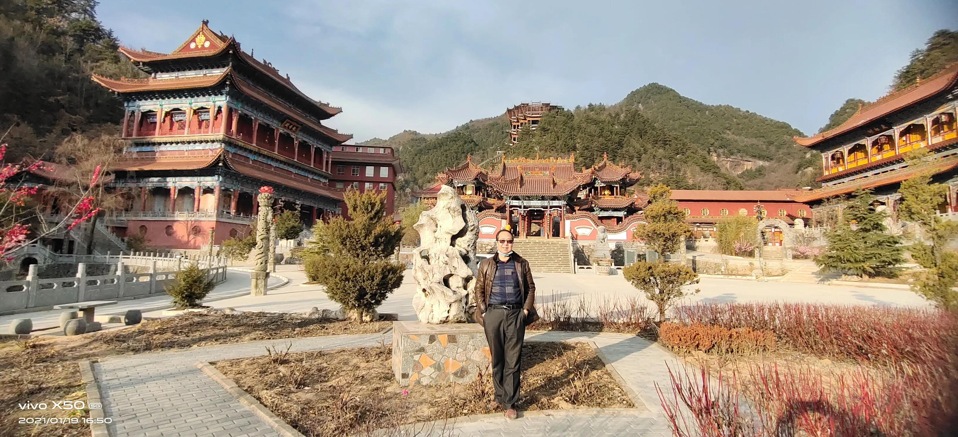 实拍甘肃天水最有名的寺庙净土寺,游客甘肃天水净土寺曼殊寺